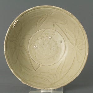 Antique Chinese Fujian Celadon Glazed Incised Decoration Shipwreck Bowl - Song Dynasty