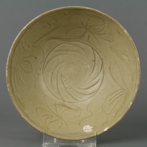 Antique Chinese Fujian Celadon Glazed Incised Decorated Floral Bowl - Song Dynasty
