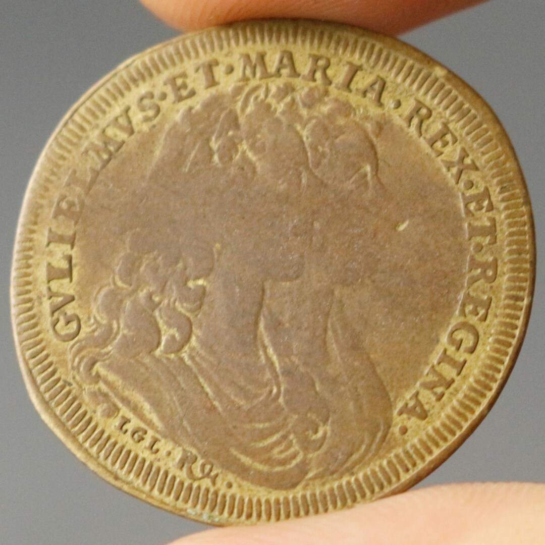 アンティーク ウィリアム＆メアリー 真鍮製カウンタートークン | ニュルンベルク自由帝都 | 17世紀ロイヤルジェトン | 歴史的収集品 - Etsy  日本