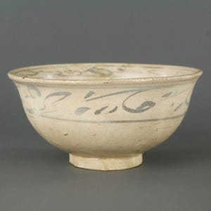 Antieke Vietnamese Annamese blauw-witte keramische kom met bloemmotieven - Le Dynasty