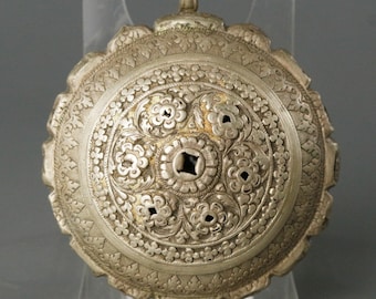 Fine Antique Malay Peninsula Silver Betel Box / Tobacco Box with Floral Designs