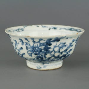 Antique Chinese Blue and White Floral Bowl - South East Asia Market - Qing Dynasty