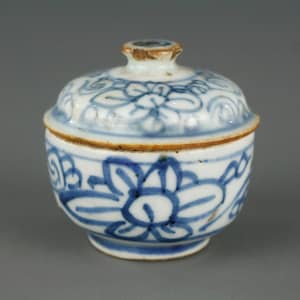 Small Antique Chinese Blue and White Porcelain Covered Jar - Qing Dynasty