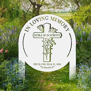 Cartello personalizzato &quot;In Loving Memory&quot;, palo commemorativo in metallo per giardino, festa della mamma, onora una persona cara o un animale domestico, croce commemorativa personalizzata per esterni