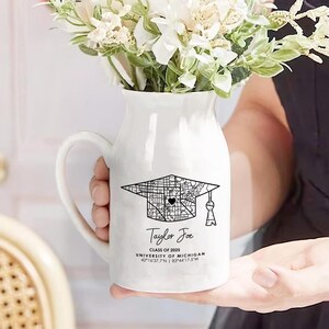 Regalo de graduación con mapa del campus personalizado, jarrón de cerámica personalizado para graduación, regalo de la generación de 2025, regalo de graduación para ella, regalo de graduación para hija.