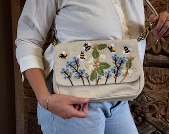 Sac brodé à la main avec des abeilles, soutient un projet pour les femmes en Inde, coton biologique certifié GOTS, brodé à la main, sac fleuri, commerce équitable