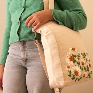 Handbestickte Tasche/ Shopper/ Tote Bag, GOTS-Bio-Baumwolle, hochwertig, nachhaltig, fair. Unterstützt NGO-Projekt. Blumen, Stickerei, Natur