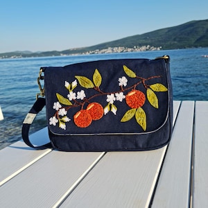 Nachhaltige Tasche zertifizierter GOTS Bio-Baumwolle, faire Produktion handgefertigt bestickt Blumen Orangen, fair trade, hochwertige Tasche