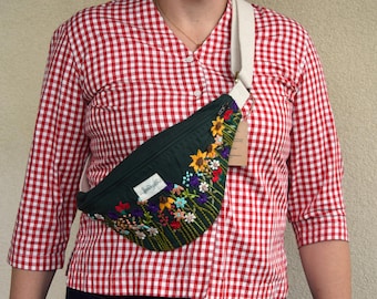 Sac banane vert brodé à la main, fleurs, coton biologique GOTS, commerce équitable, sac banane, fleurs, fait main, unique, toile, costume traditionnel