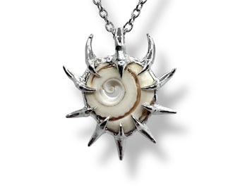 Collar de concha marina en espiral con forma de corazón, joyería Y2K, collar alternativo grunge, collar de plata hecho a mano.