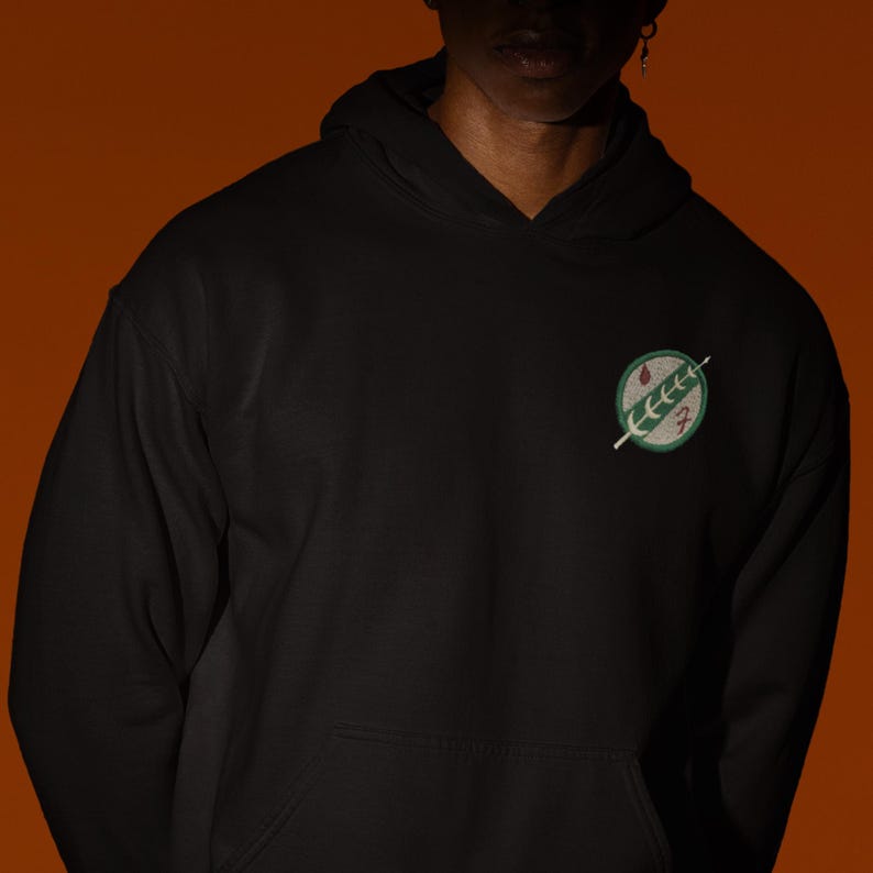 Sudadera con capucha bordada de Star Wars con el símbolo mandaloriano de Fett imagen 3
