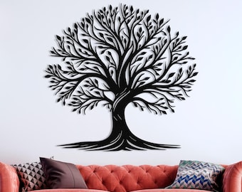 Könnte beinhalten: Schwarze Wandkunst aus Metall mit einem stilisierten Baum mit filigranen Ästen und Wurzeln. Der Baum ist an einer weißen Wand über einem roten Sofa angebracht.