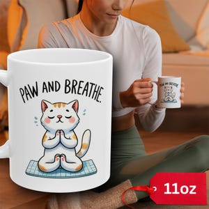 Tazza da yoga con gatto divertente / Design carino con gatto yoga PAW e BREATHE / Regalo per amanti dei gatti e yogi / Tazza da caffè ispirata ai gatti / 11oz