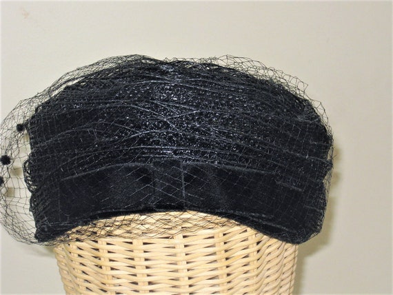 Pill Box womens Formal Fashion Accessories Mid Century Collectible Vintage Ladies Black Straw Hat with Velvet Bow and Netting Tilt Hat