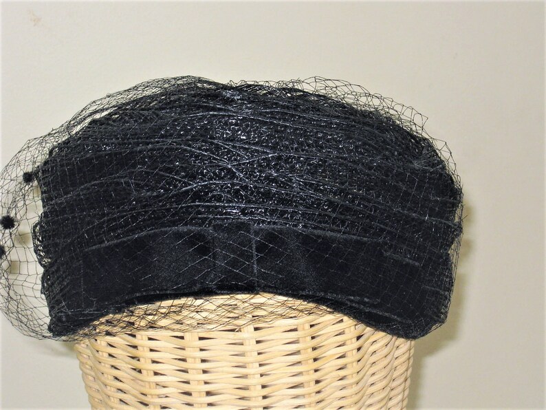Pill Box womens Formal Fashion Accessories Mid Century Collectible Vintage Ladies Black Straw Hat with Velvet Bow and Netting Tilt Hat