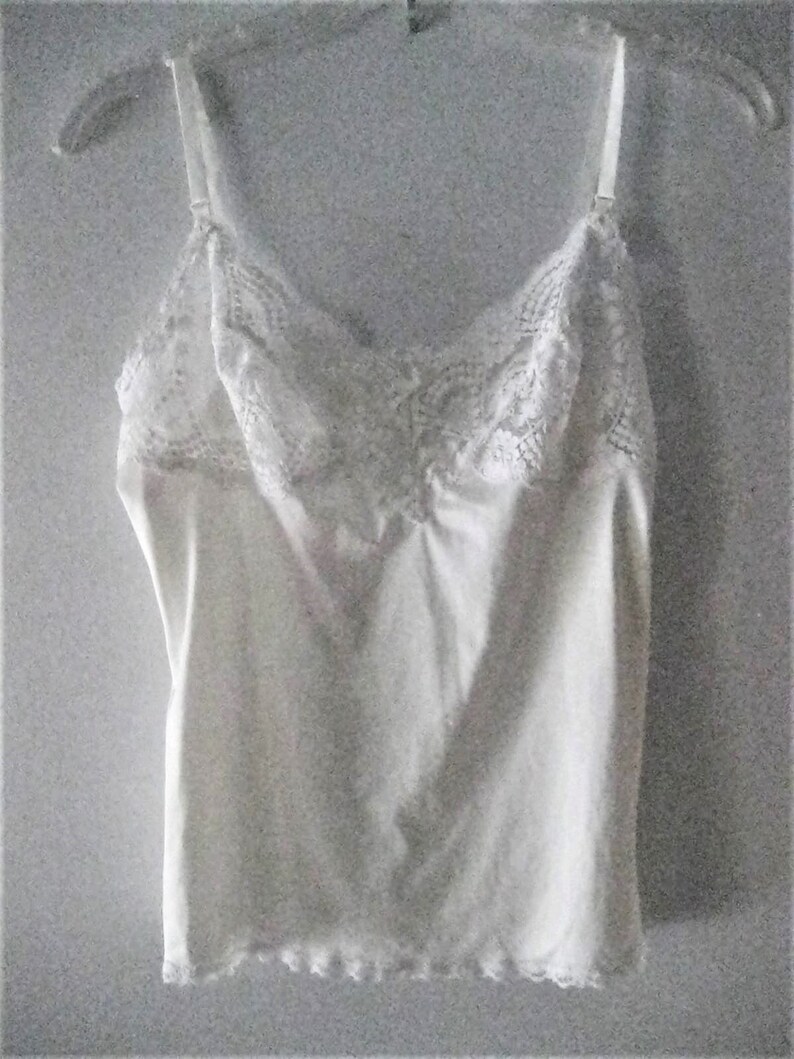 Womens Lingerie Apparel Size 34 White Vassarette Lace Bust with Adjustable Straps Vintage Ladies Camisole Undergarment Slip