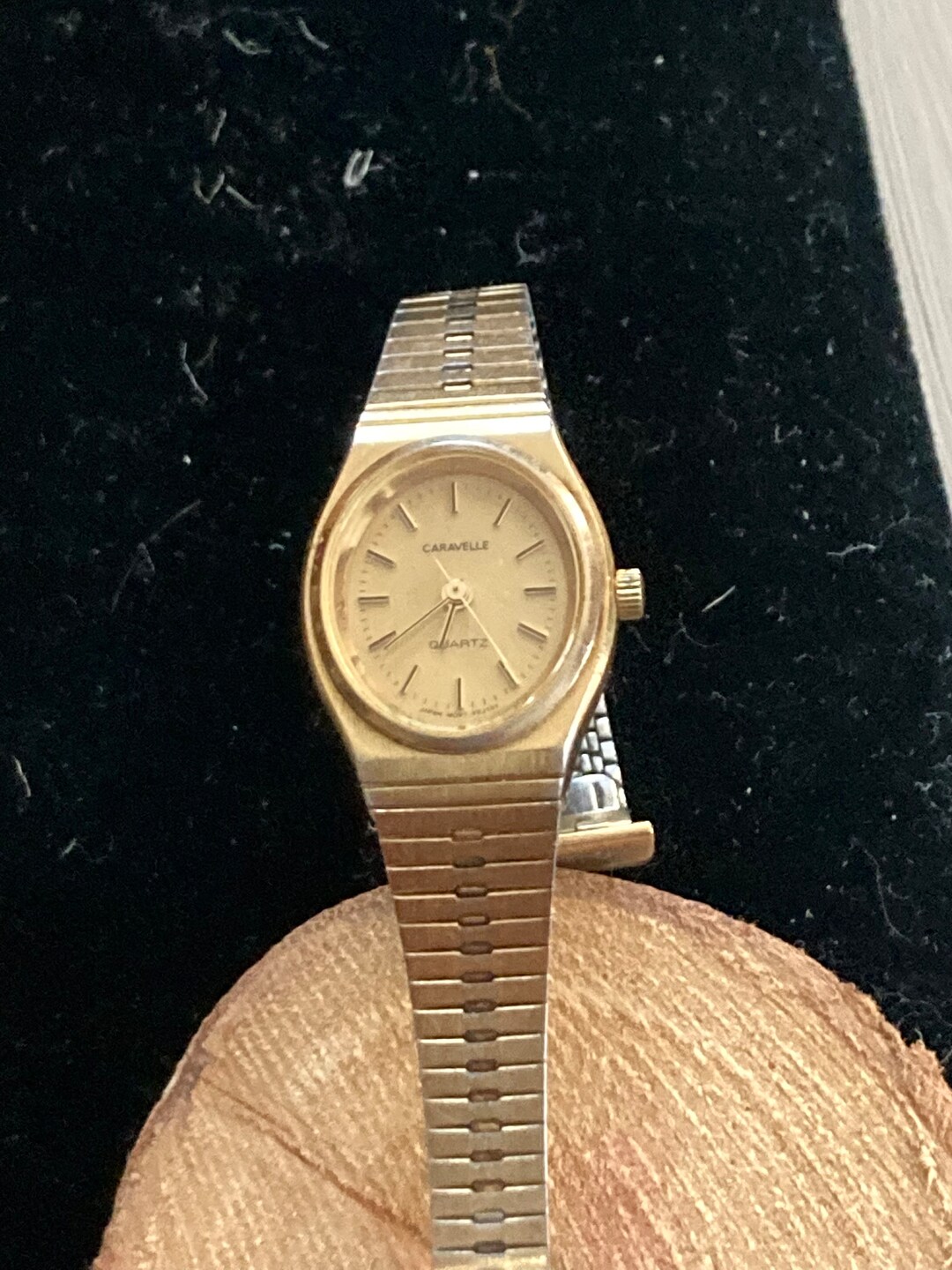 Ladies Caravelle Vintage Watch, Gold Tone Quartz, Wristwatch NEEDS