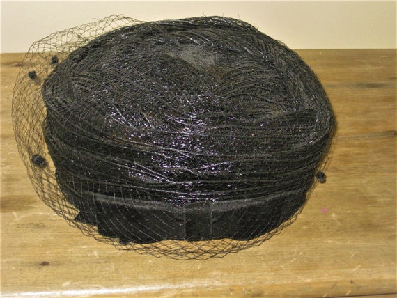 Pill Box womens Formal Fashion Accessories Mid Century Collectible Vintage Ladies Black Straw Hat with Velvet Bow and Netting Tilt Hat