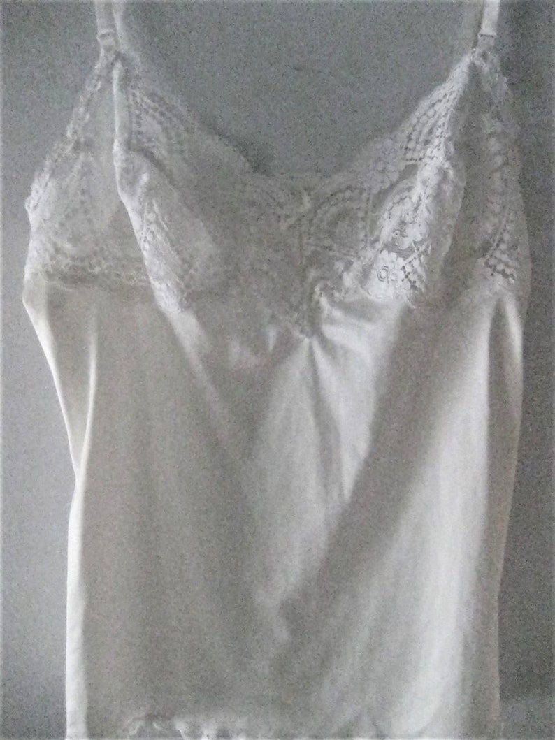 Womens Lingerie Apparel Size 34 White Vassarette Lace Bust with Adjustable Straps Vintage Ladies Camisole Undergarment Slip