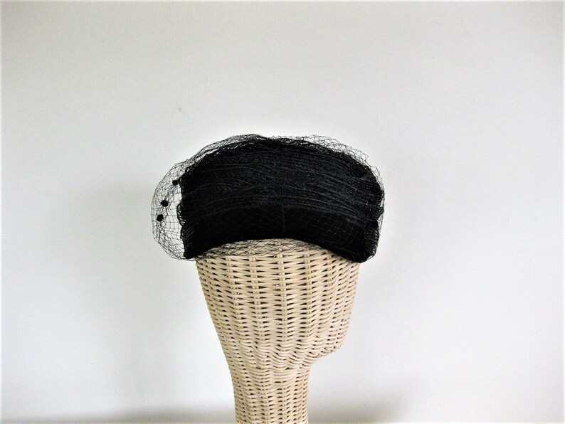 Pill Box womens Formal Fashion Accessories Mid Century Collectible Vintage Ladies Black Straw Hat with Velvet Bow and Netting Tilt Hat
