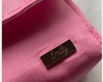 Funda para cámara personalizada: hecha a mano con colores personalizados y nombre grabado.