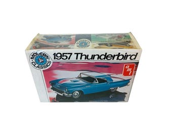 AMT 1957 Ford Thunderbird Modern Classic 1:25 Scale Model Kit T392 NOS Sealed