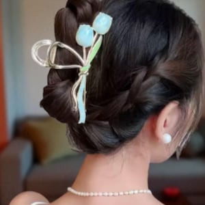 Vintage Tulip Floral Hair Clip: Elegant Wedding Accessory