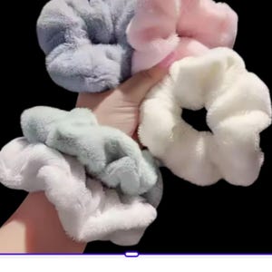 Plush Fuzzy Scrunchies Set – Soft Hair Ties in Pastel Colors, Cozy Winter Hair Accessories