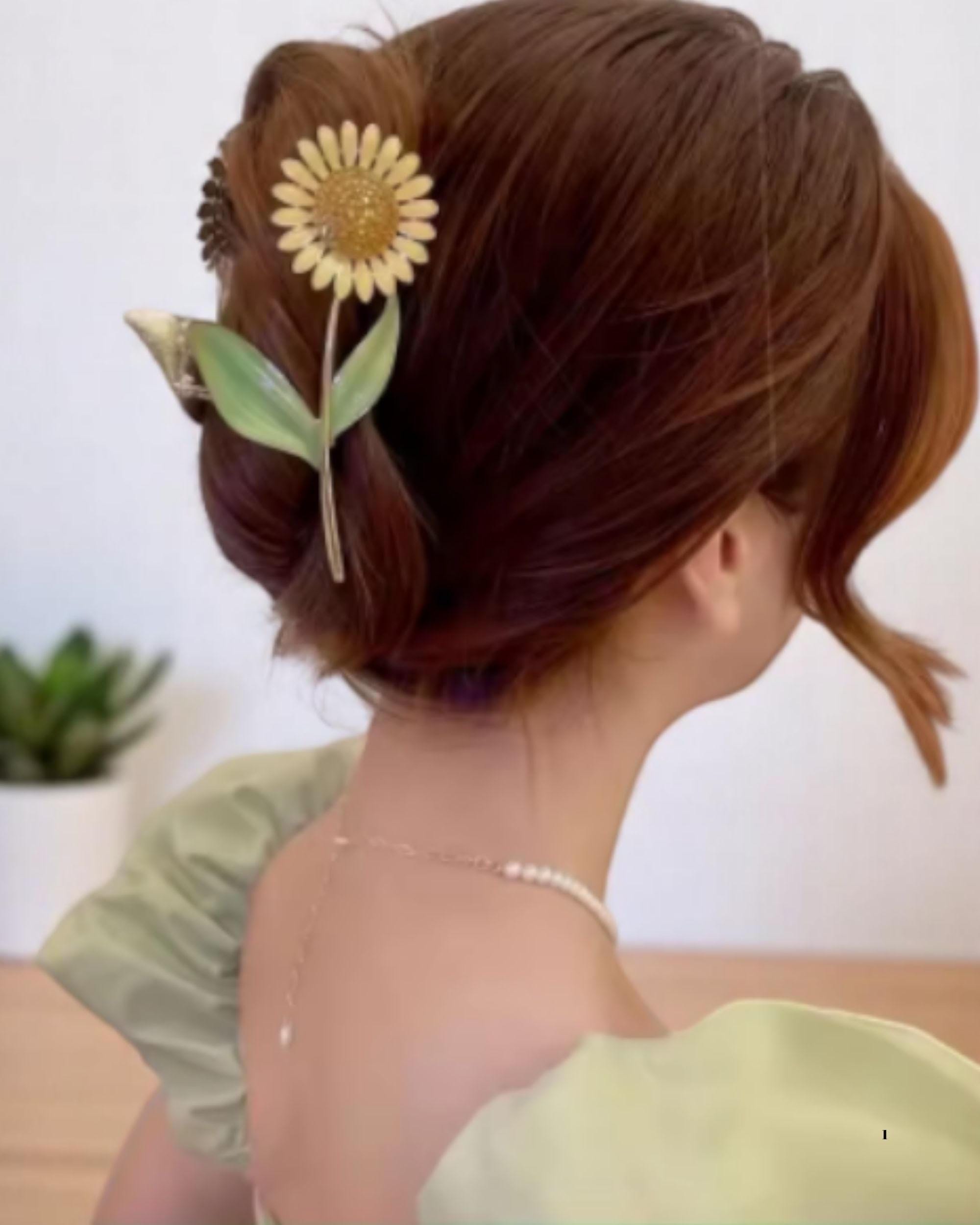 Sunflower Hair Clip – Vintage Style Flower Hair Accessory – Yellow Floral Barrette for Women – Nature-Inspired Hair Pin – Gift for Her