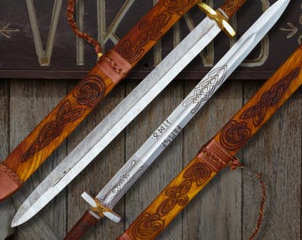 木製の鞘が付いた、手鍛造のダマスカス鋼製バイキング剣 - Etsy 日本