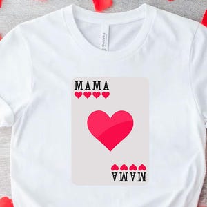 Camiseta Mom Poker Hearts Card Presente de Dia das Mães para seu amante de pôquer Camiseta para nova mãe Presente de aniversário Camiseta de cartas de baralho para celebrar a vida