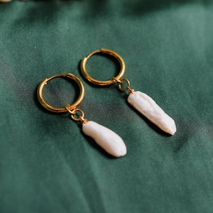 Baroque pearl earrings – genuine freshwater pearl earrings gold-plated, Old Money style, handmade vintage jewelry for elegant women