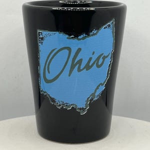 オハイオ州地図デザイン セラミック ブラック 記念品 ショットグラス 2オンス