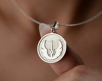 Colar da Ordem Jedi em Prata, Joia Geek, Pingente Inspirado em Star Wars, Colar com Símbolo Galáctico, Presente de Joia de Ficção Científica, Pingente com Símbolo Jedi