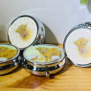 Highland Coo Pill Box 3 compartments Compact and Discreet ,Easy open