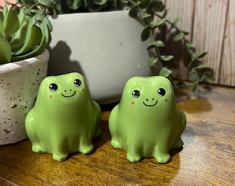 Juego de vinagreras con temática de ranas, tema de conversación en la mesa con estas lindas ranitas, saleros y pimenteros