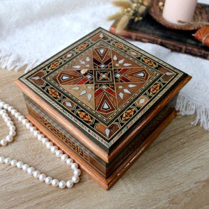 Boîte en bois artisanale, boîte en mosaïque syrienne, boîte à souvenirs, boîte à bijoux, boîte en marqueterie, cadeau pour elle