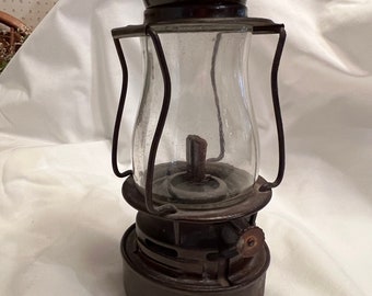 Vintage Dietz Scout Skating Lantern, 1904 oil lamp, everything original, glass globe intact.