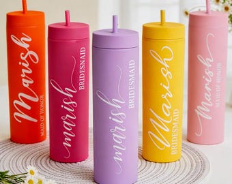 Vaso delgado personalizado con tapa y pajita a juego, vasos personalizados para bodas, regalos para damas de honor, propuesta para damas de honor, regalo de Navidad
