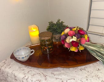 Handgeschnitztes Holztablett: Kolibri Tropisches Blumendekor, großes Boho Herzstück