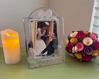 Savoir Vivre Frosted Glass Photo Frame | Wedding Picture Frame 4x6 | Bow & Floral Design | Romantic Gift | Vintage Glass Frame