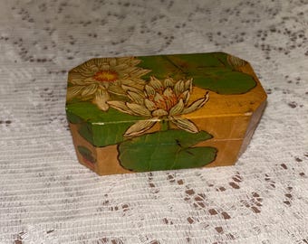 Vintage Seerose Lack Schmuckschatulle Achteckiges Blumenandenken-Schmuckstück asiatisches Dekor