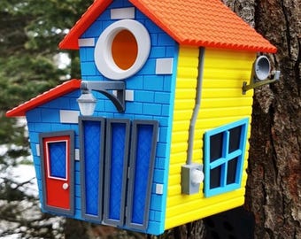 3D Printed Birdhouse – Personalized Tooned Design, Eco-Friendly PLA