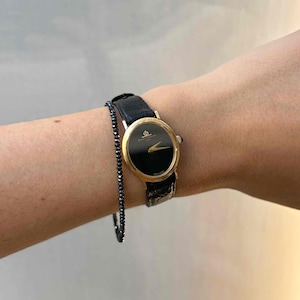 Reloj Baume & Mercier vintage de los años 70 / Reloj para mujer en oro de 18 quilates / Esfera negra con detalles de zafiro / Reloj suizo de lujo / Regalo para ella / NOS raro