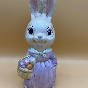 Coniglio pasquale Coniglietta in abito viola Decorazione primaverile pasquale Vintage