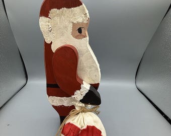 Babbo Natale in legno, arte popolare, stile primitivo, firmato da Barb Butler, 1989.