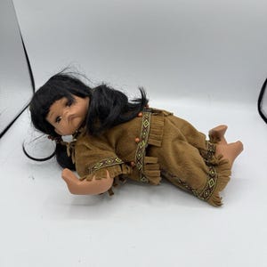 POUPÉE DE PORCELAINE Grand Siècle avec toute sa tenue, super état EUR 15,00 - IT