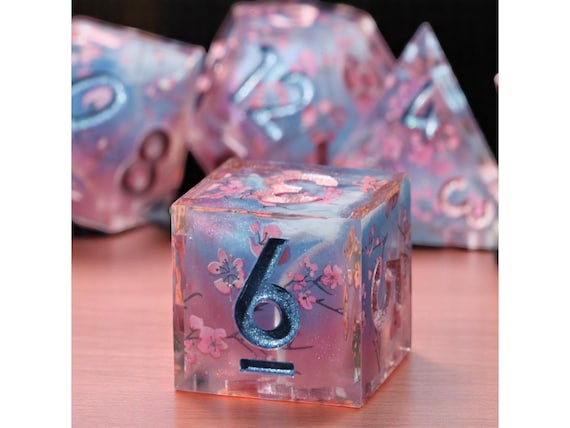Set di dadi in resina Cherry Blossom: gioco di ruolo poliedrico con bordi affilati
