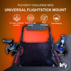 Puede incluir: Un soporte universal para palancas de vuelo para Playseat Challenge Mod. La imagen muestra una silla de juego con un soporte para joysticks, con el texto "Para muchos Joysticks posibles", "Calidad robusta y alta" y "Fácil montaje".