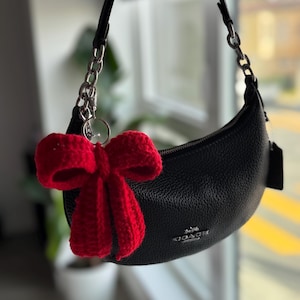 Llavero con lazo de crochet hecho a mano / Lindo regalo / Adorno para bolso / Accesorios